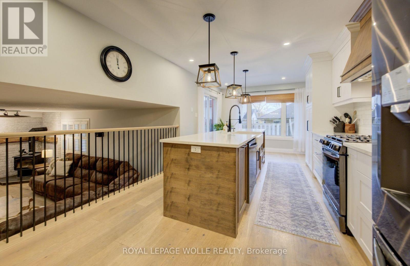 












1 EDGEWOOD COURT

,
Wellesley,




Ontario
N0B2T0

