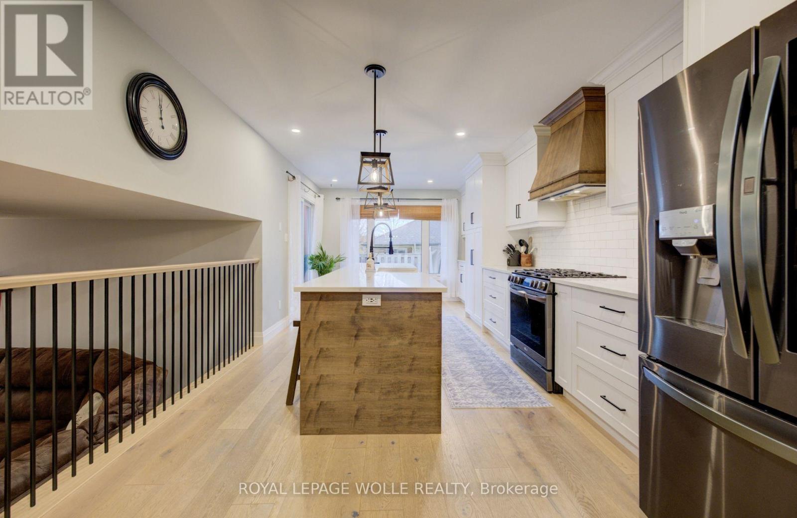 












1 EDGEWOOD COURT

,
Wellesley,




Ontario
N0B2T0

