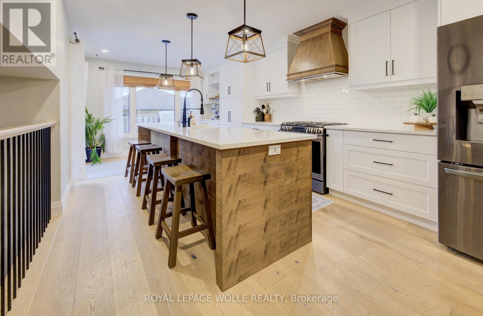 












1 EDGEWOOD COURT

,
Wellesley,




Ontario
N0B2T0

