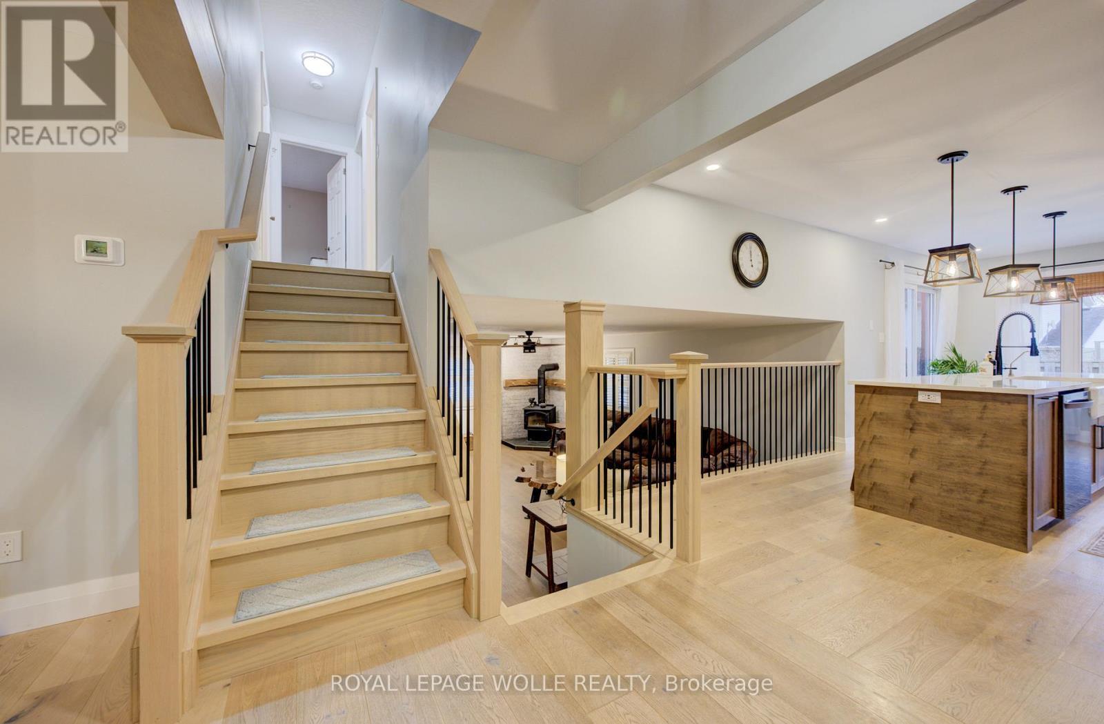 












1 EDGEWOOD COURT

,
Wellesley,




Ontario
N0B2T0

