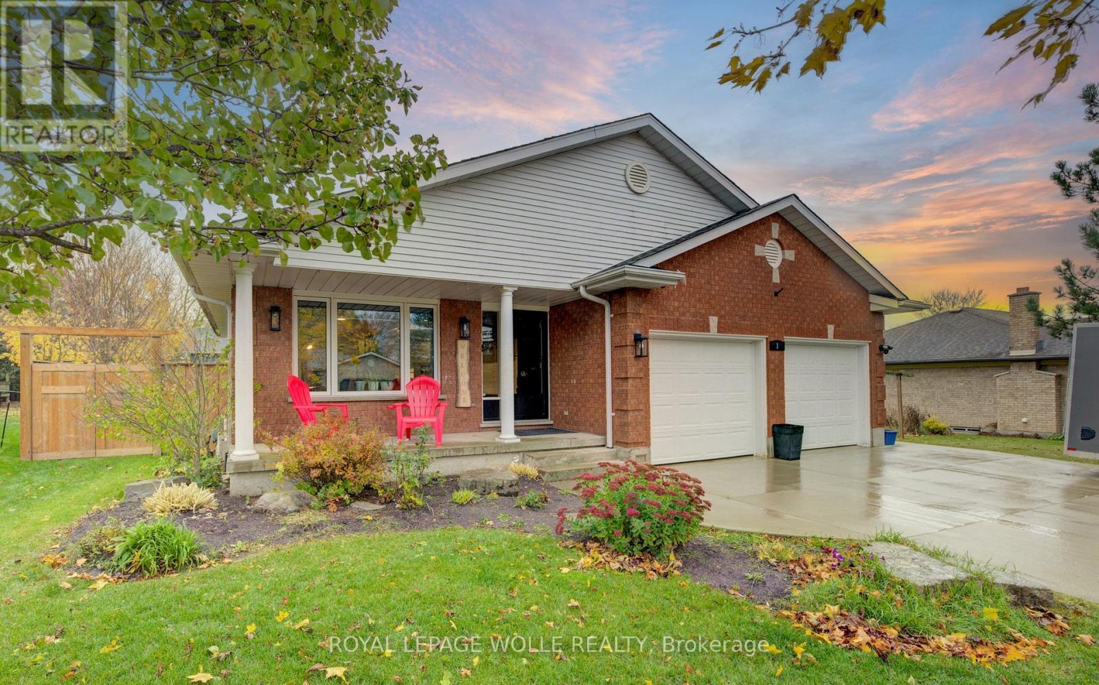 












1 EDGEWOOD COURT

,
Wellesley,




Ontario
N0B2T0

