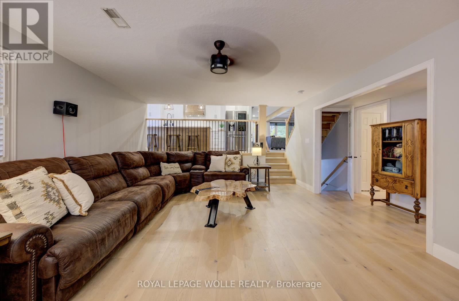 












1 EDGEWOOD COURT

,
Wellesley,




Ontario
N0B2T0

