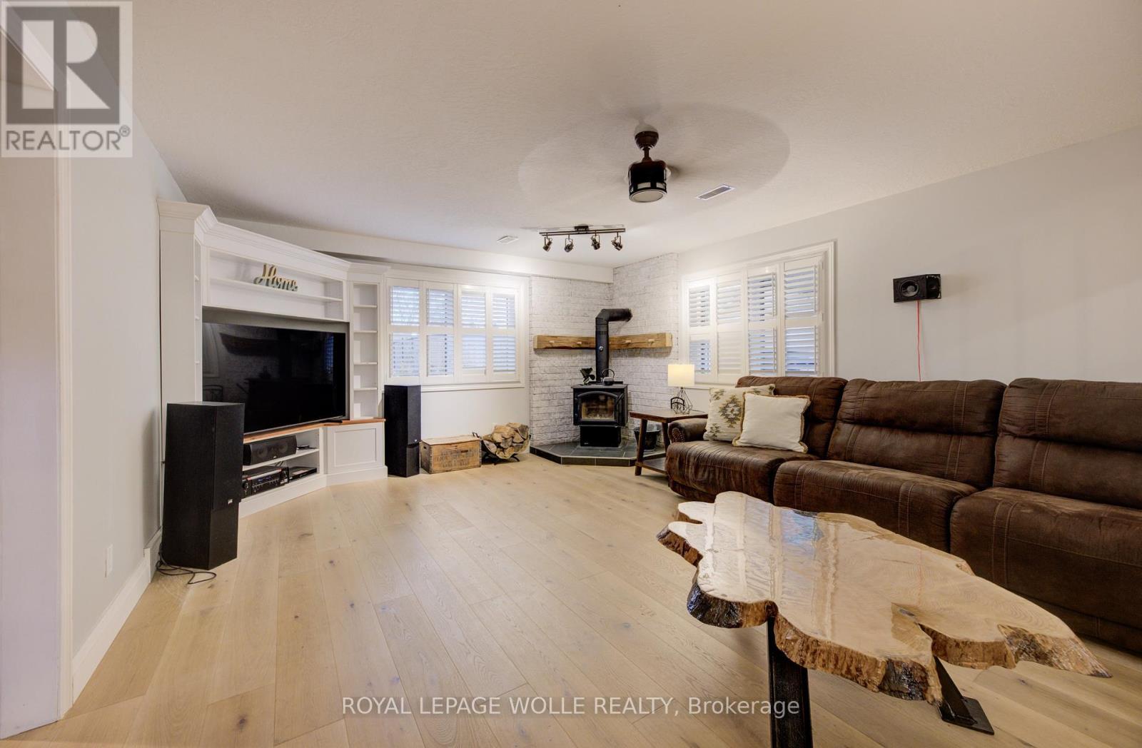 












1 EDGEWOOD COURT

,
Wellesley,




Ontario
N0B2T0

