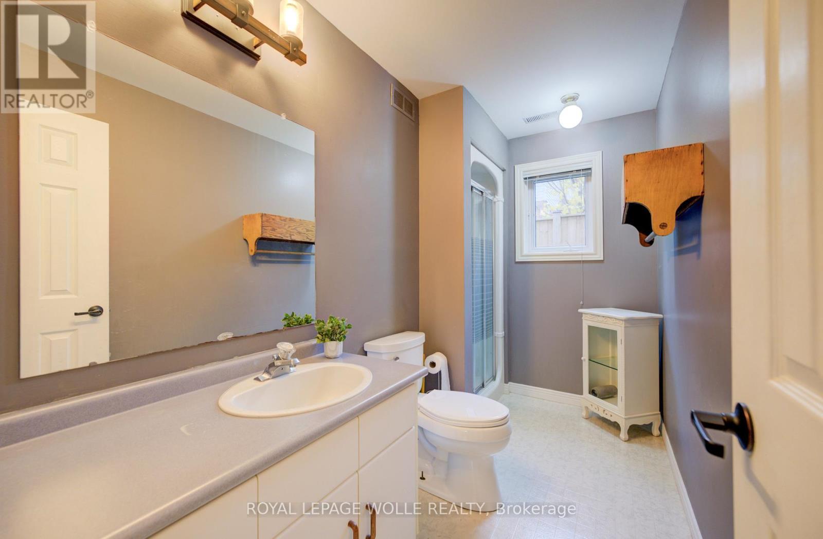 












1 EDGEWOOD COURT

,
Wellesley,




Ontario
N0B2T0

