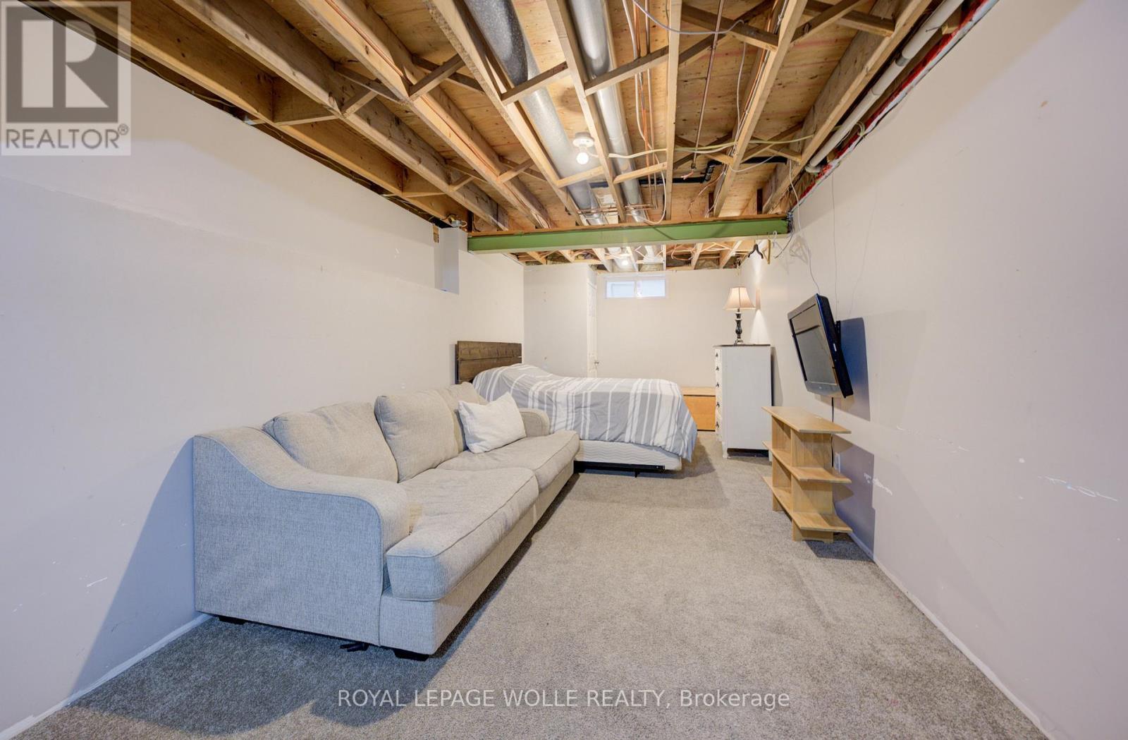 












1 EDGEWOOD COURT

,
Wellesley,




Ontario
N0B2T0

