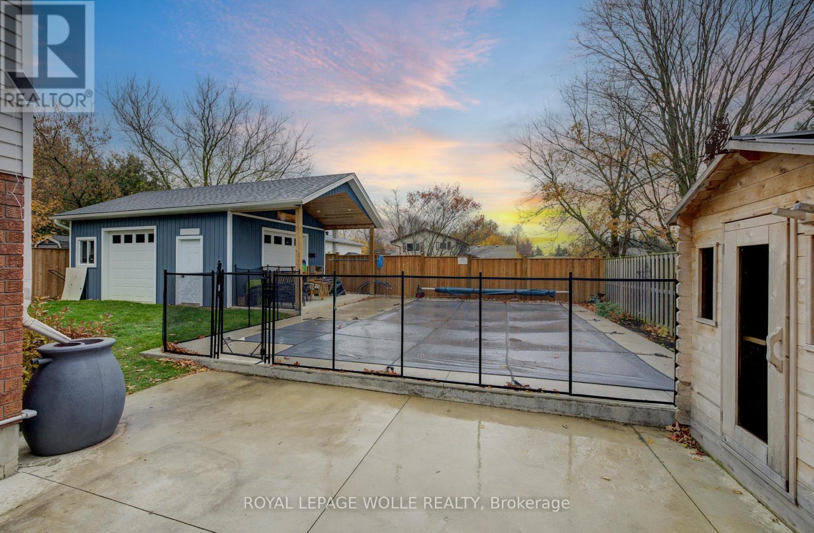 












1 EDGEWOOD COURT

,
Wellesley,




Ontario
N0B2T0

