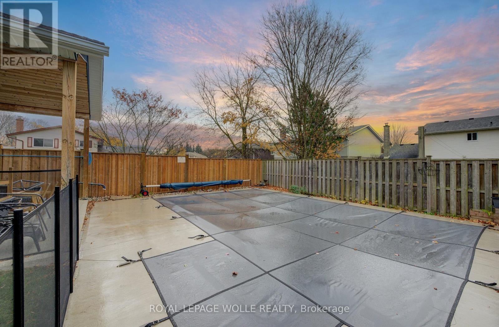 












1 EDGEWOOD COURT

,
Wellesley,




Ontario
N0B2T0

