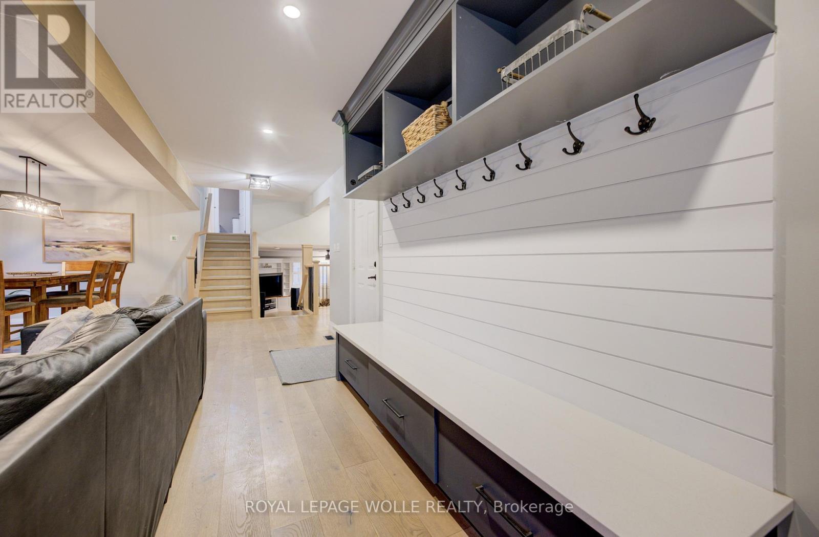 












1 EDGEWOOD COURT

,
Wellesley,




Ontario
N0B2T0

