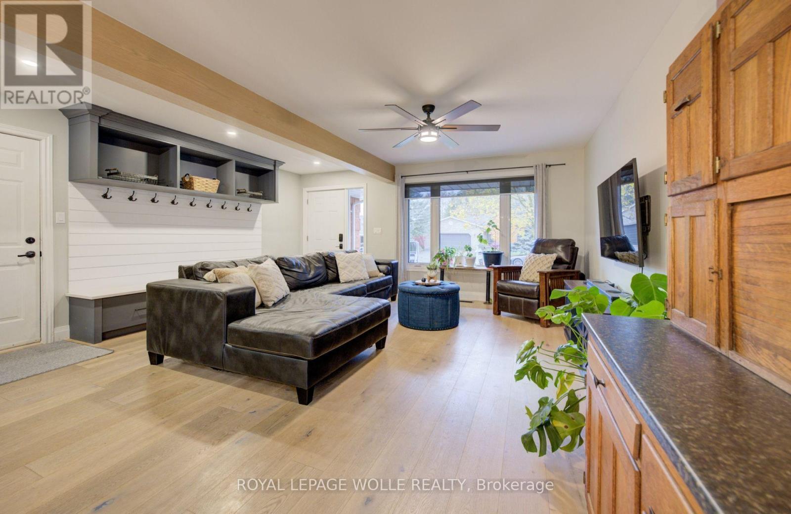 












1 EDGEWOOD COURT

,
Wellesley,




Ontario
N0B2T0

