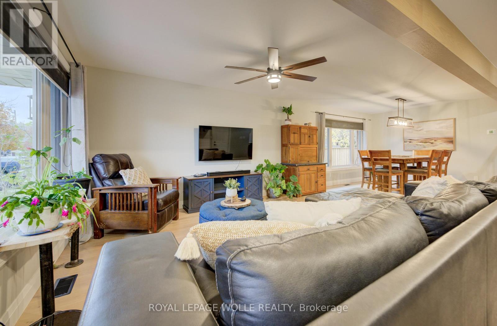 












1 EDGEWOOD COURT

,
Wellesley,




Ontario
N0B2T0

