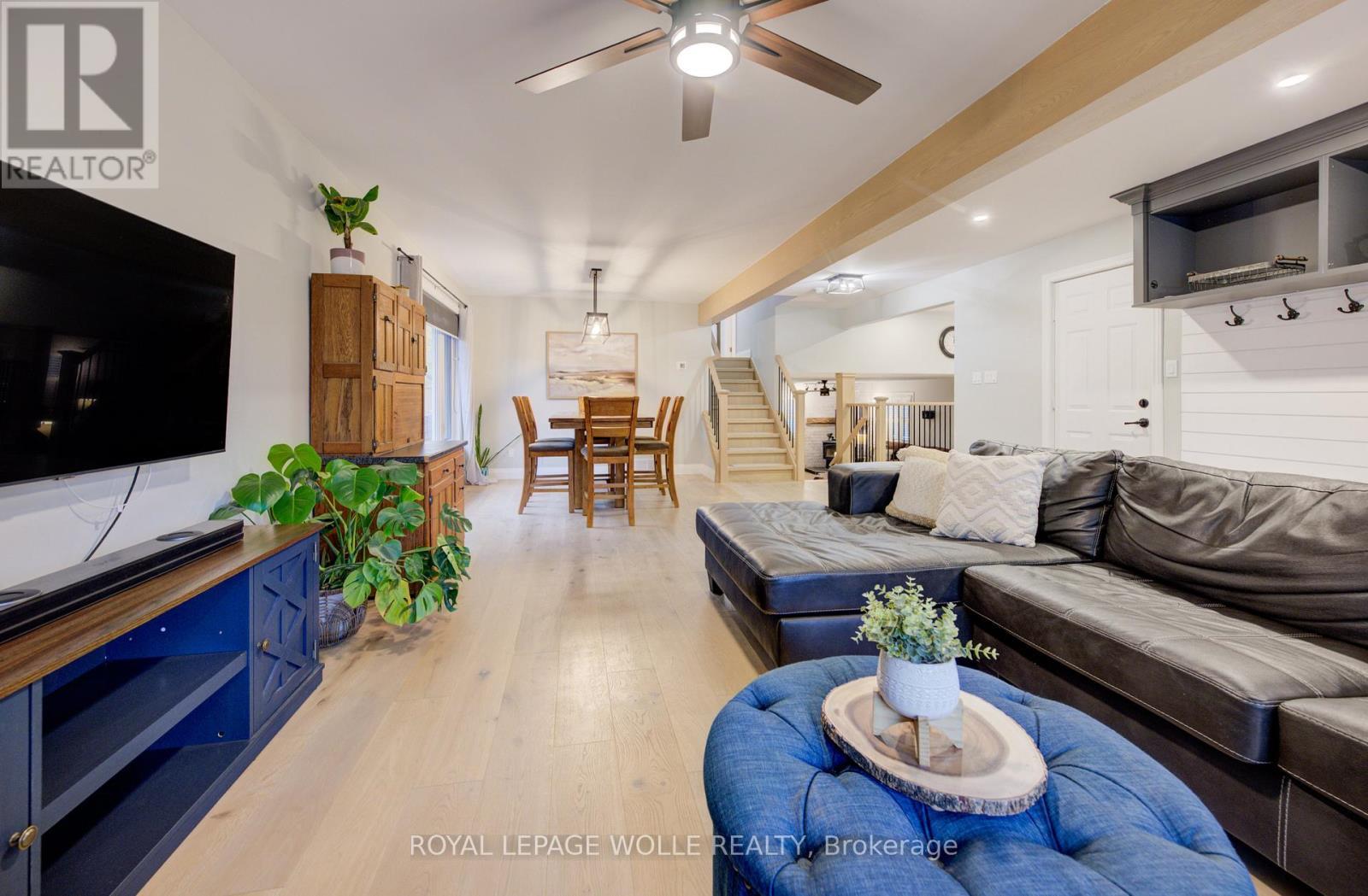 












1 EDGEWOOD COURT

,
Wellesley,




Ontario
N0B2T0

