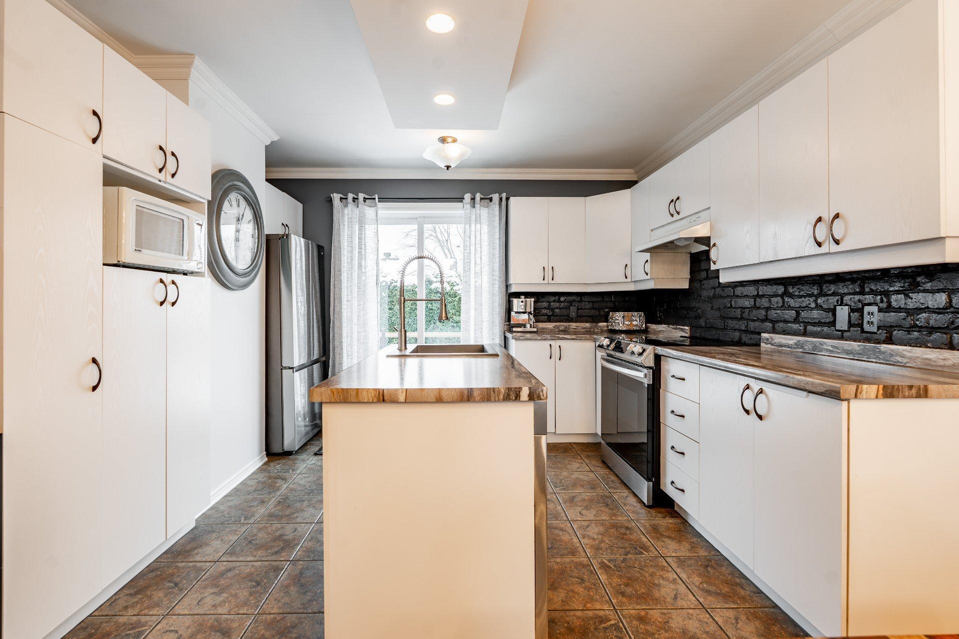 









360


Rue du Centaure

,
L'Épiphanie,




QC
J5X3K9

