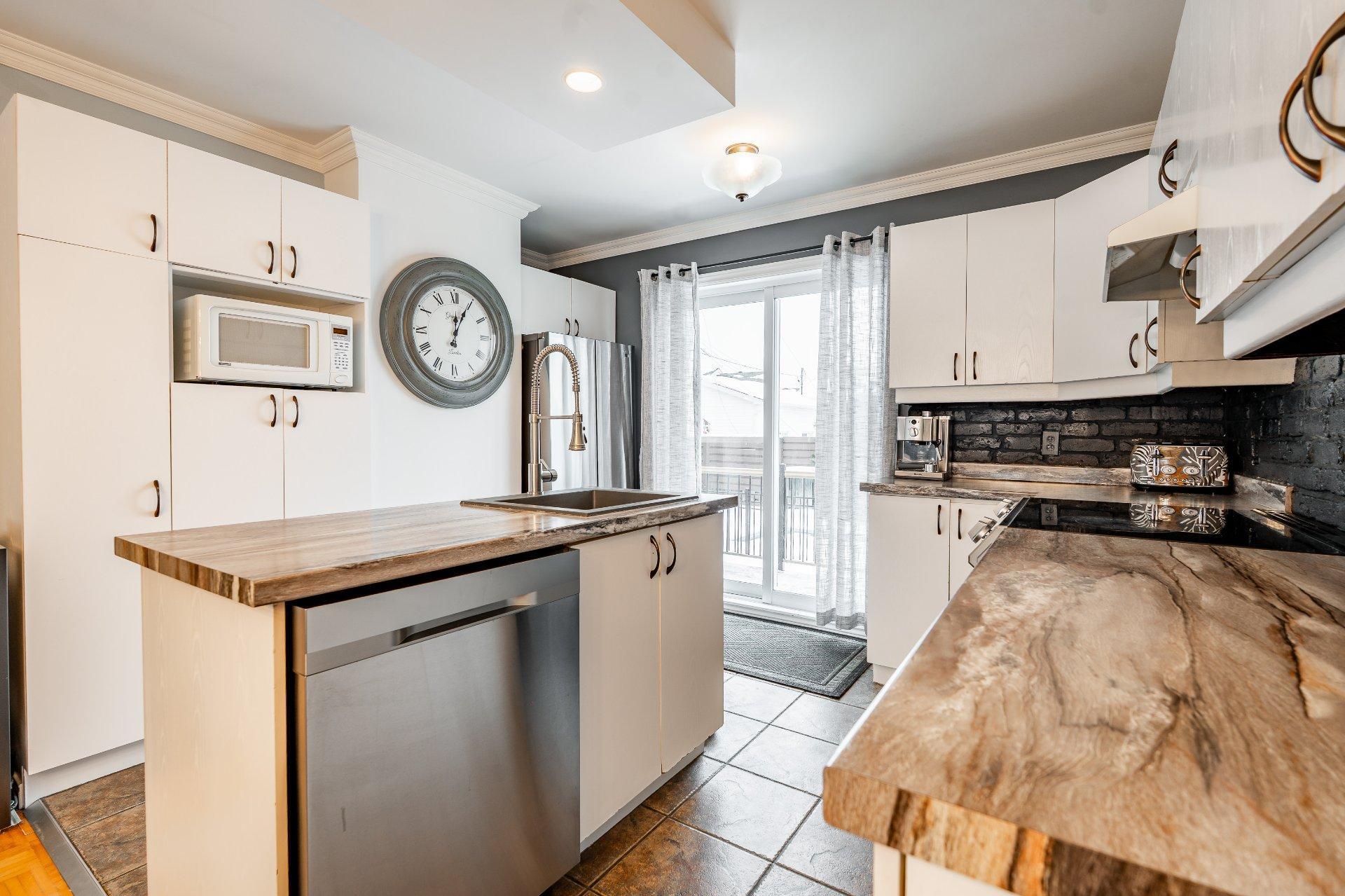 









360


Rue du Centaure

,
L'Épiphanie,




QC
J5X3K9

