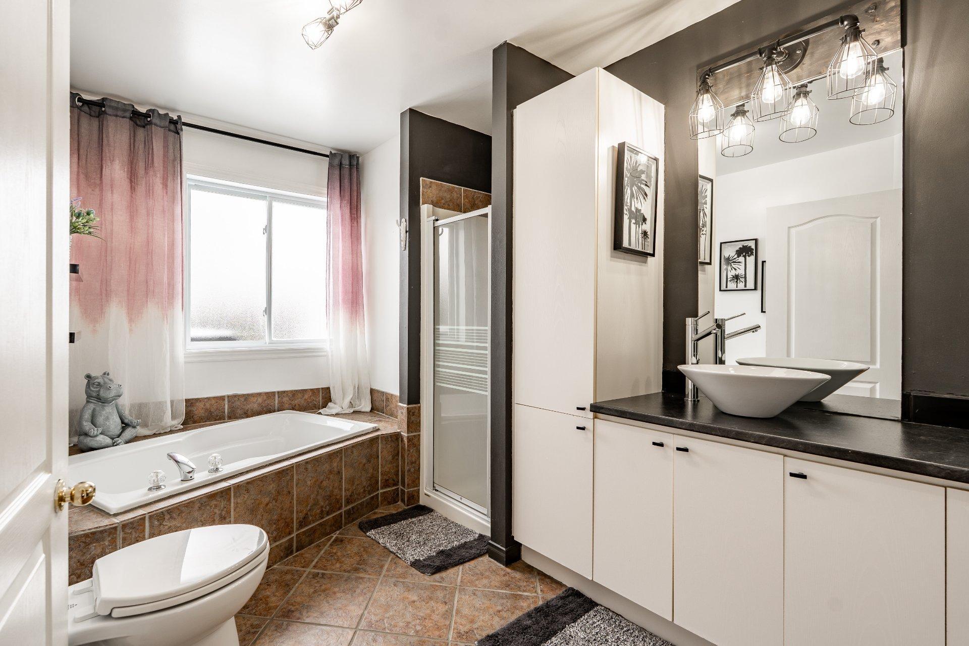 









360


Rue du Centaure

,
L'Épiphanie,




QC
J5X3K9

