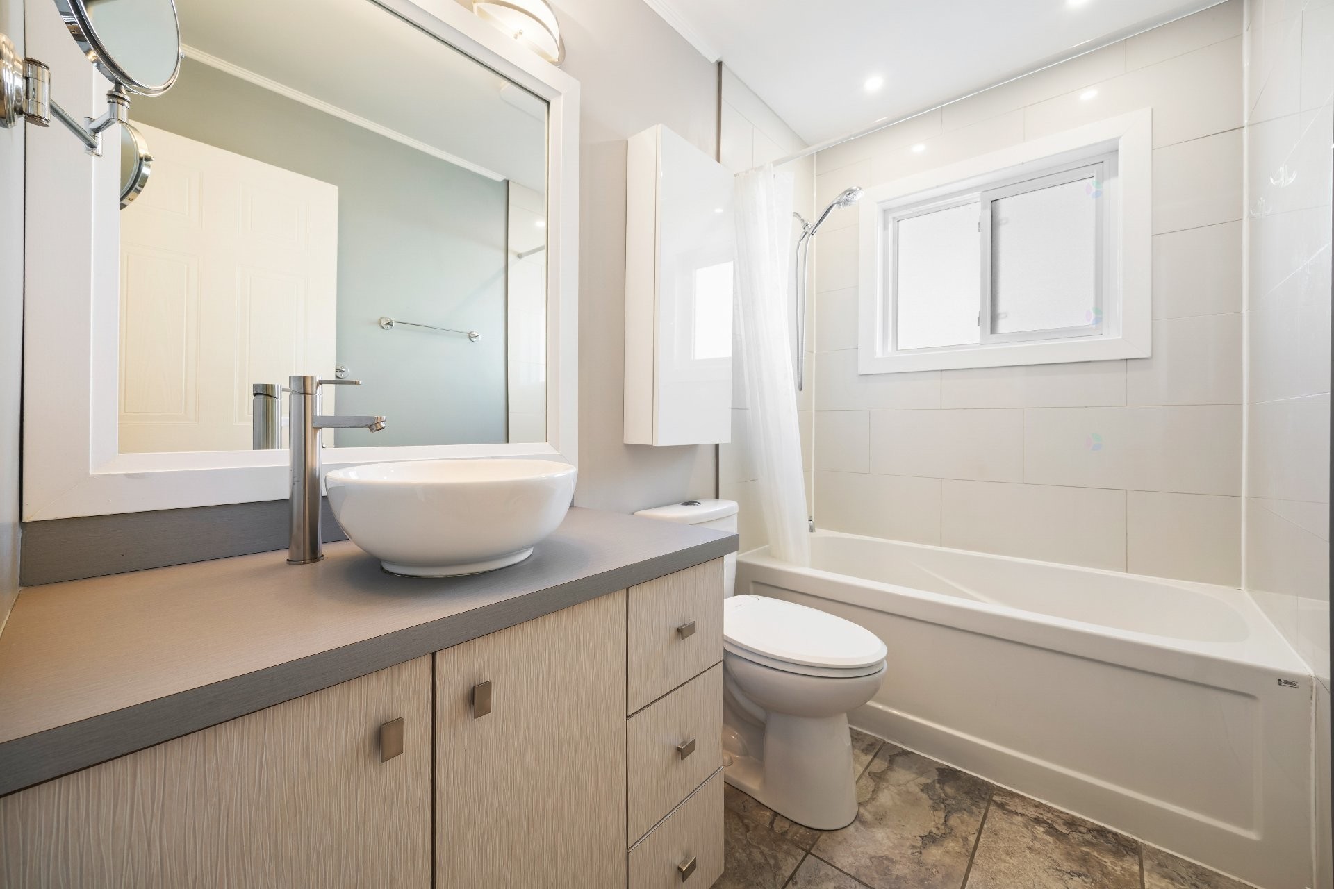 









475


Boul. des Prés-Verts

,
La Prairie,




QC
J5R5G7

