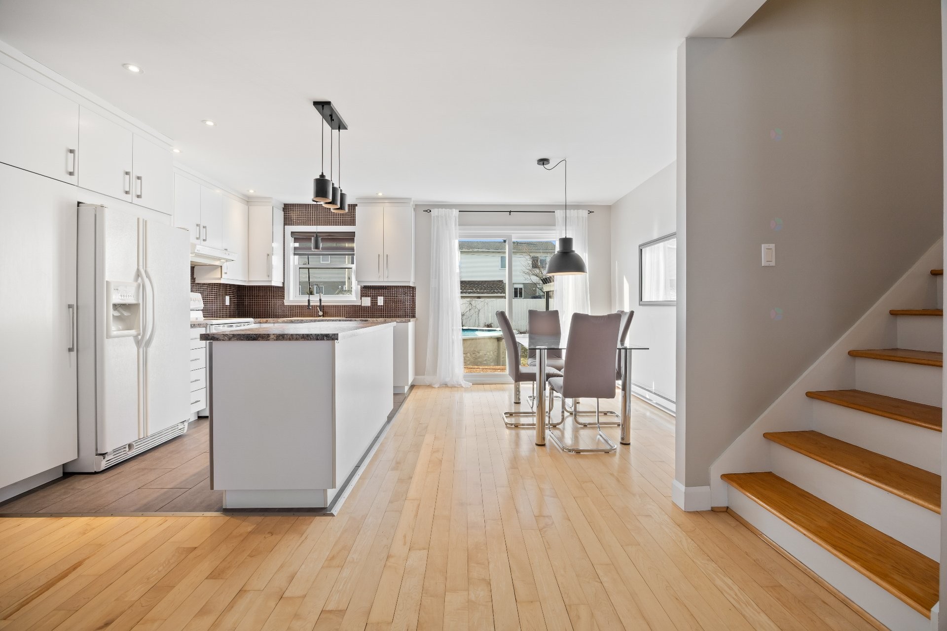 









475


Boul. des Prés-Verts

,
La Prairie,




QC
J5R5G7

