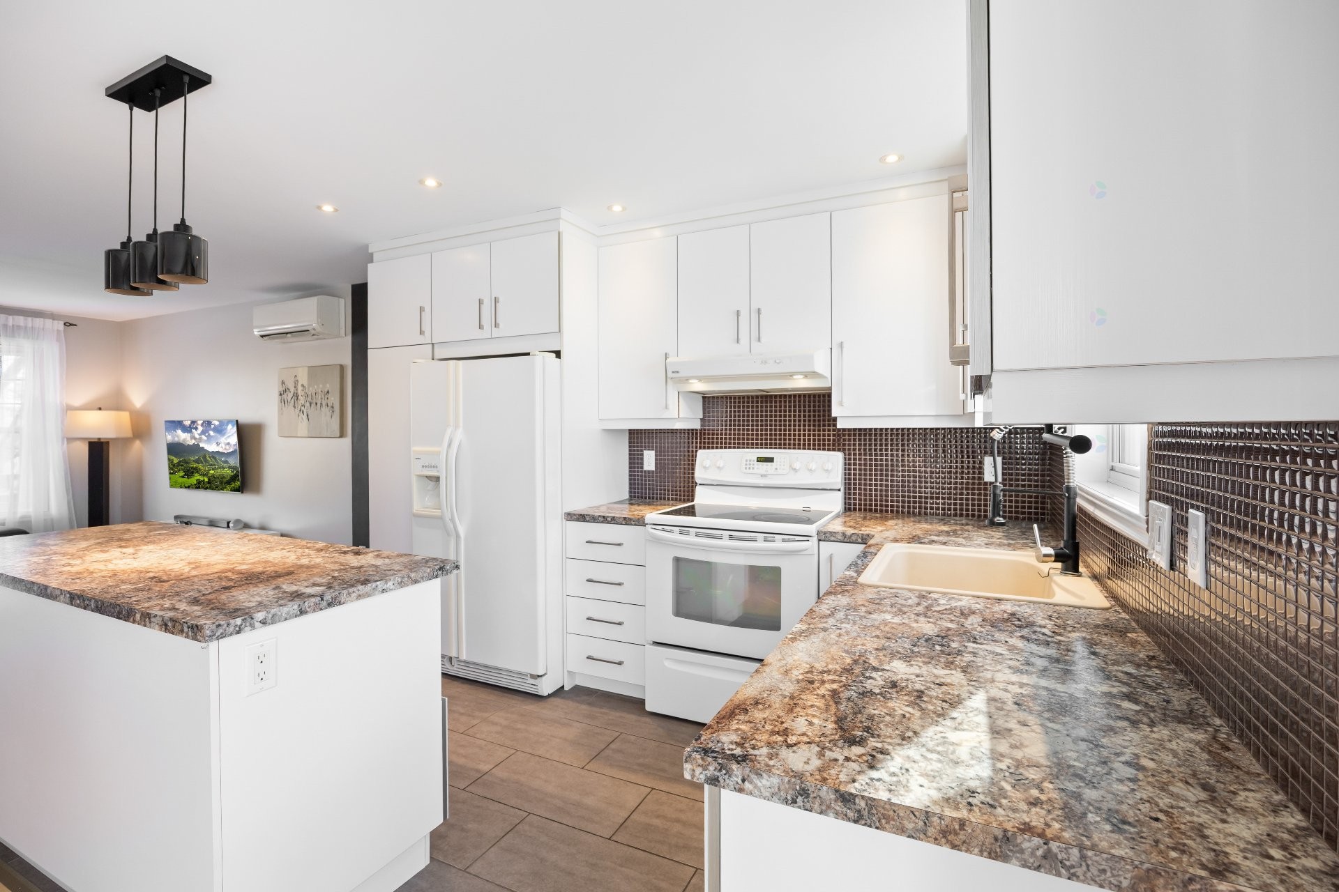 









475


Boul. des Prés-Verts

,
La Prairie,




QC
J5R5G7

