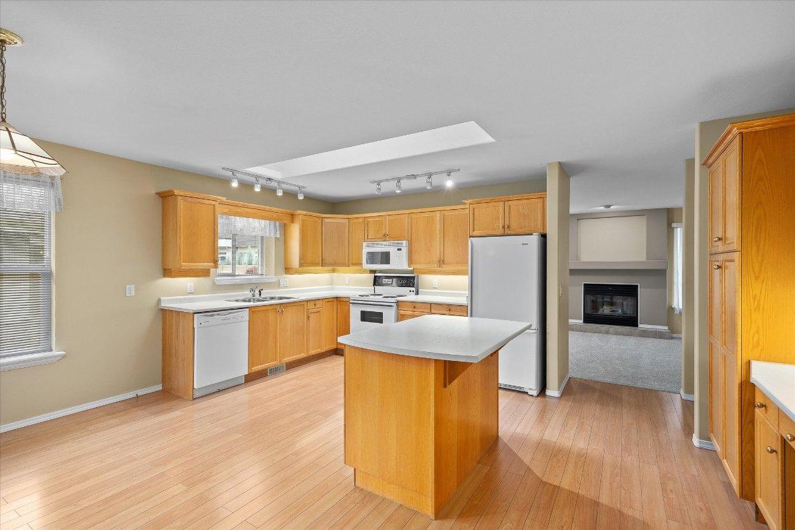 









680


Valley

Road, 12,
Kelowna,




BC
V1V 2J3

