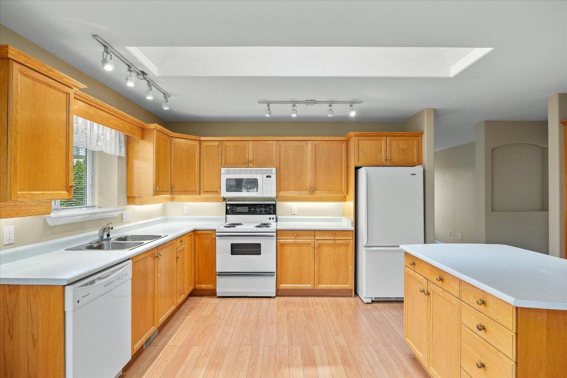 









680


Valley

Road, 12,
Kelowna,




BC
V1V 2J3

