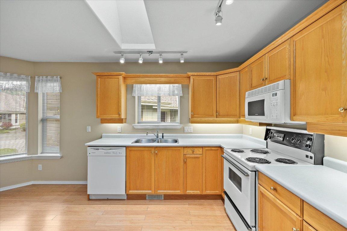 









680


Valley

Road, 12,
Kelowna,




BC
V1V 2J3

