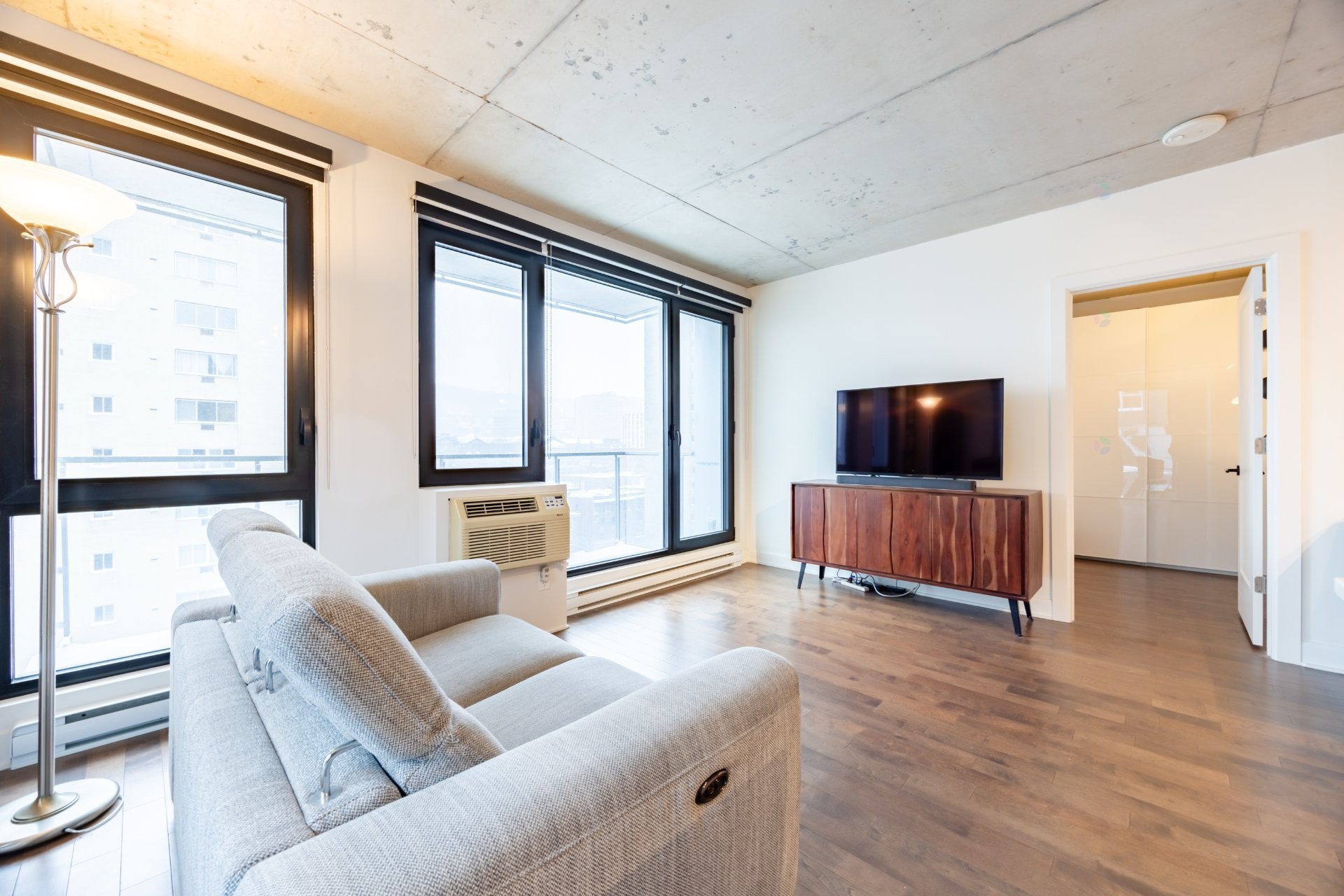 









1414


Rue Chomedey

, 1002,
Montréal (Ville-Marie),




QC
H3H0A2

