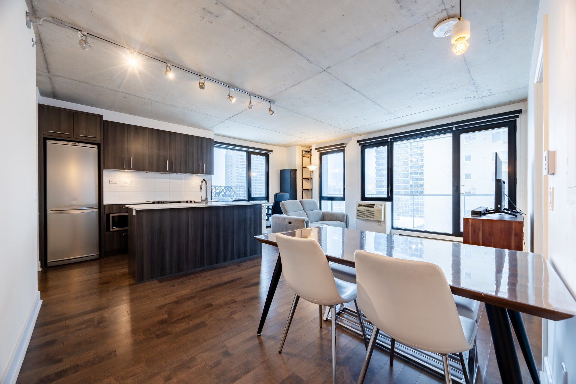 









1414


Rue Chomedey

, 1002,
Montréal (Ville-Marie),




QC
H3H0A2

