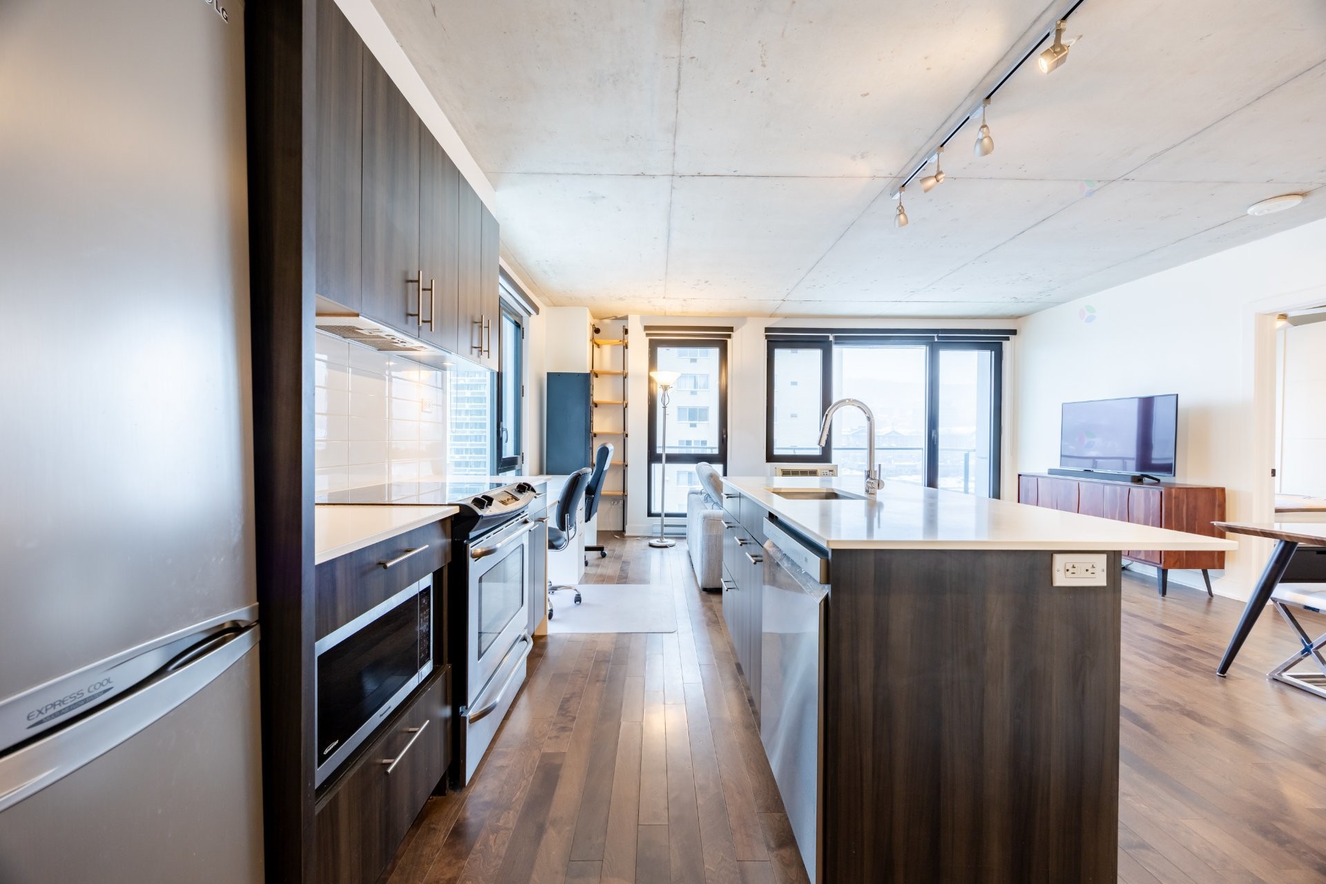 









1414


Rue Chomedey

, 1002,
Montréal (Ville-Marie),




QC
H3H0A2

