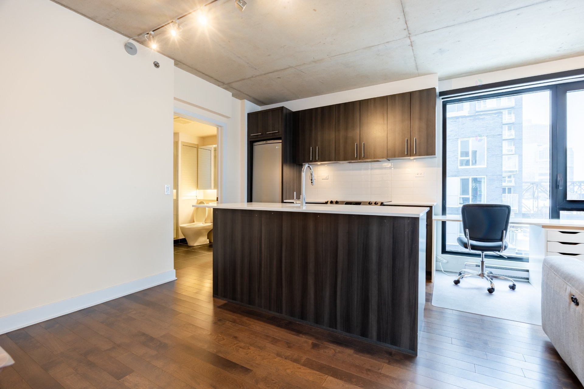 









1414


Rue Chomedey

, 1002,
Montréal (Ville-Marie),




QC
H3H0A2

