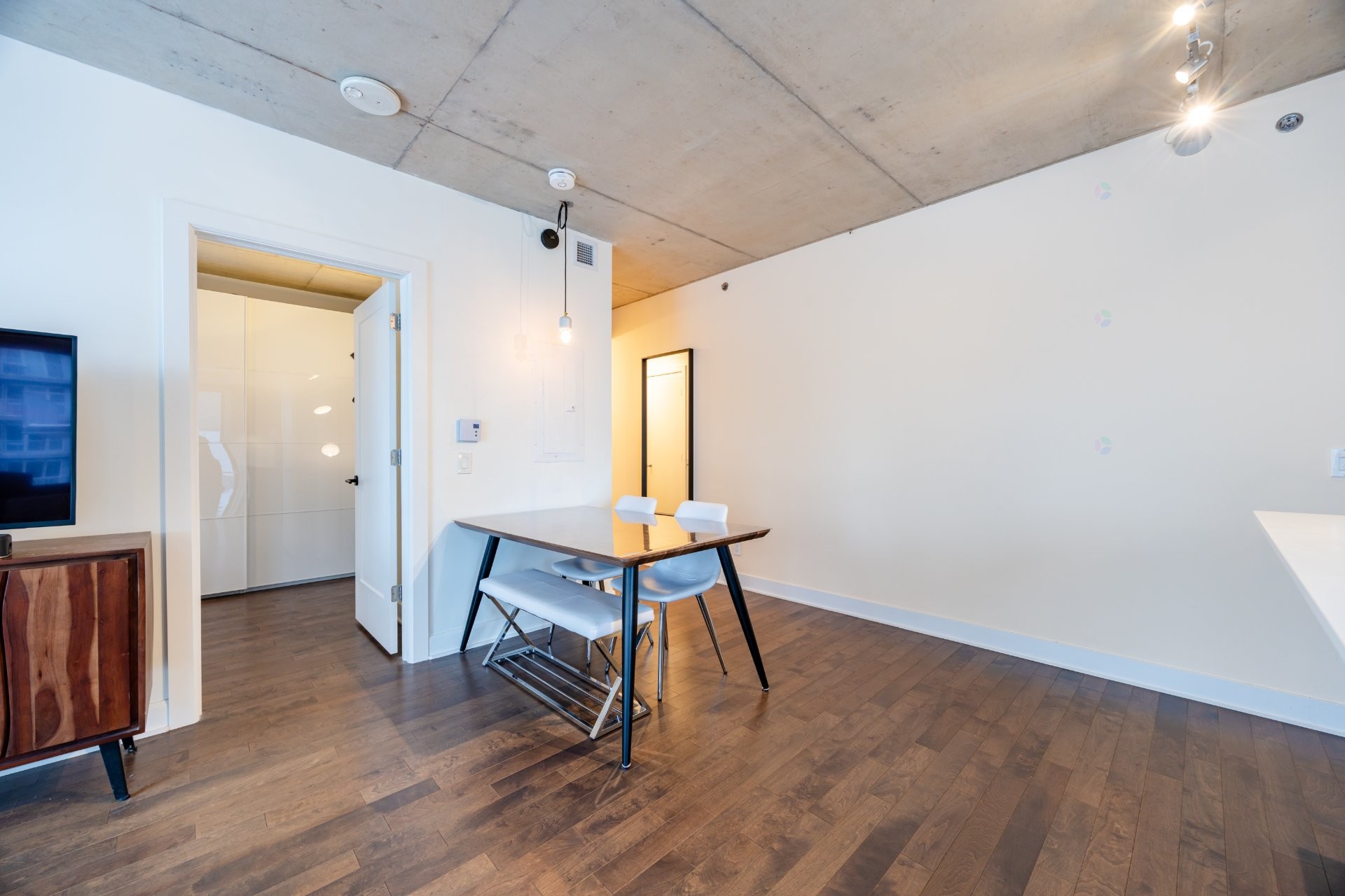 









1414


Rue Chomedey

, 1002,
Montréal (Ville-Marie),




QC
H3H0A2

