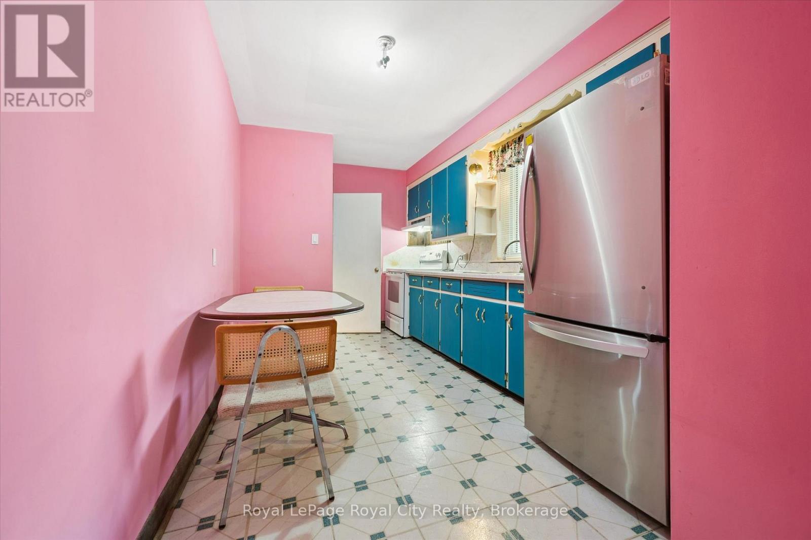 












193 EDINBURGH ROAD S

,
Guelph (Dovercliffe Park/Old University),




Ontario
N1G2H8

