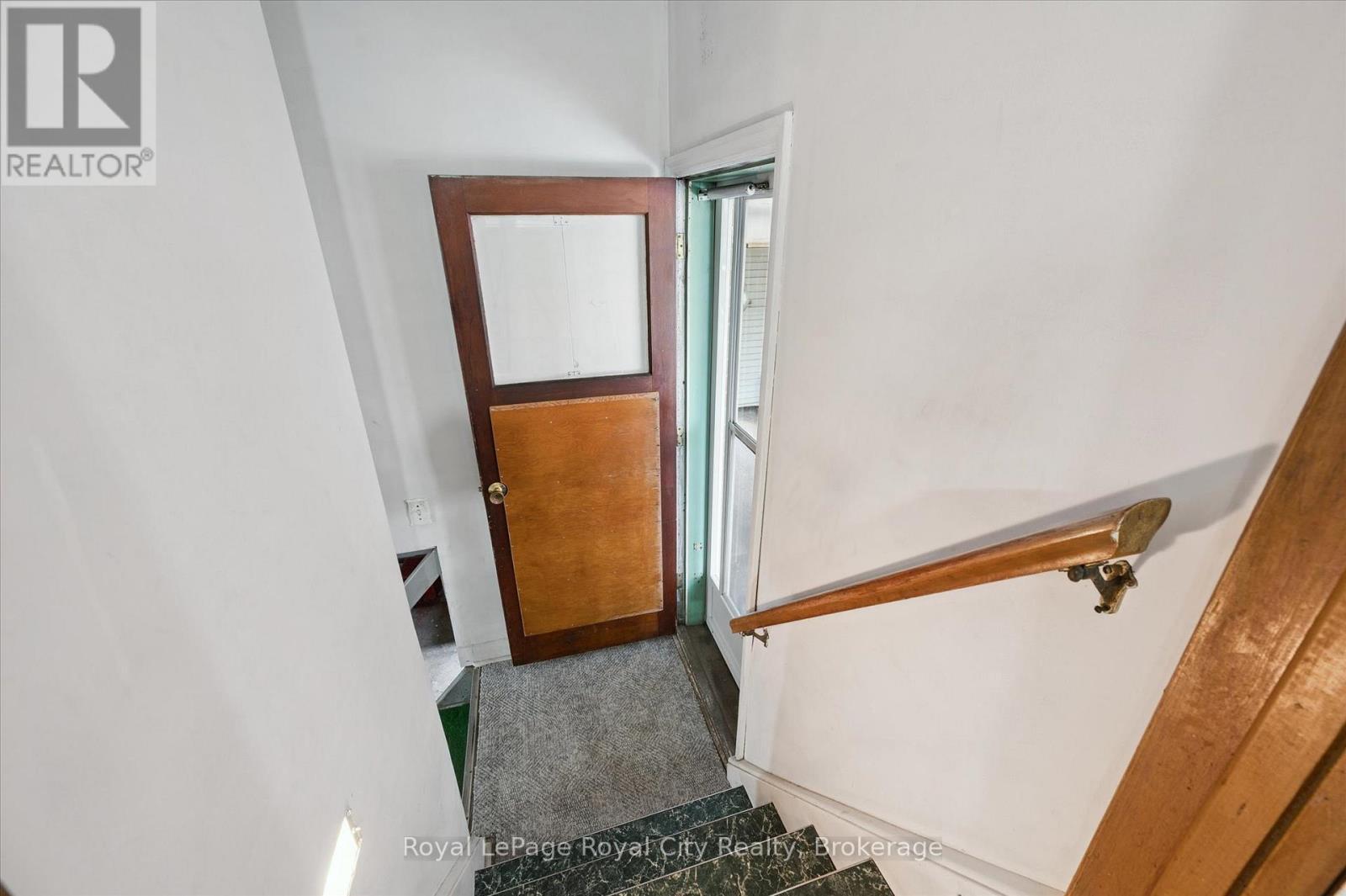 












193 EDINBURGH ROAD S

,
Guelph (Dovercliffe Park/Old University),




Ontario
N1G2H8

