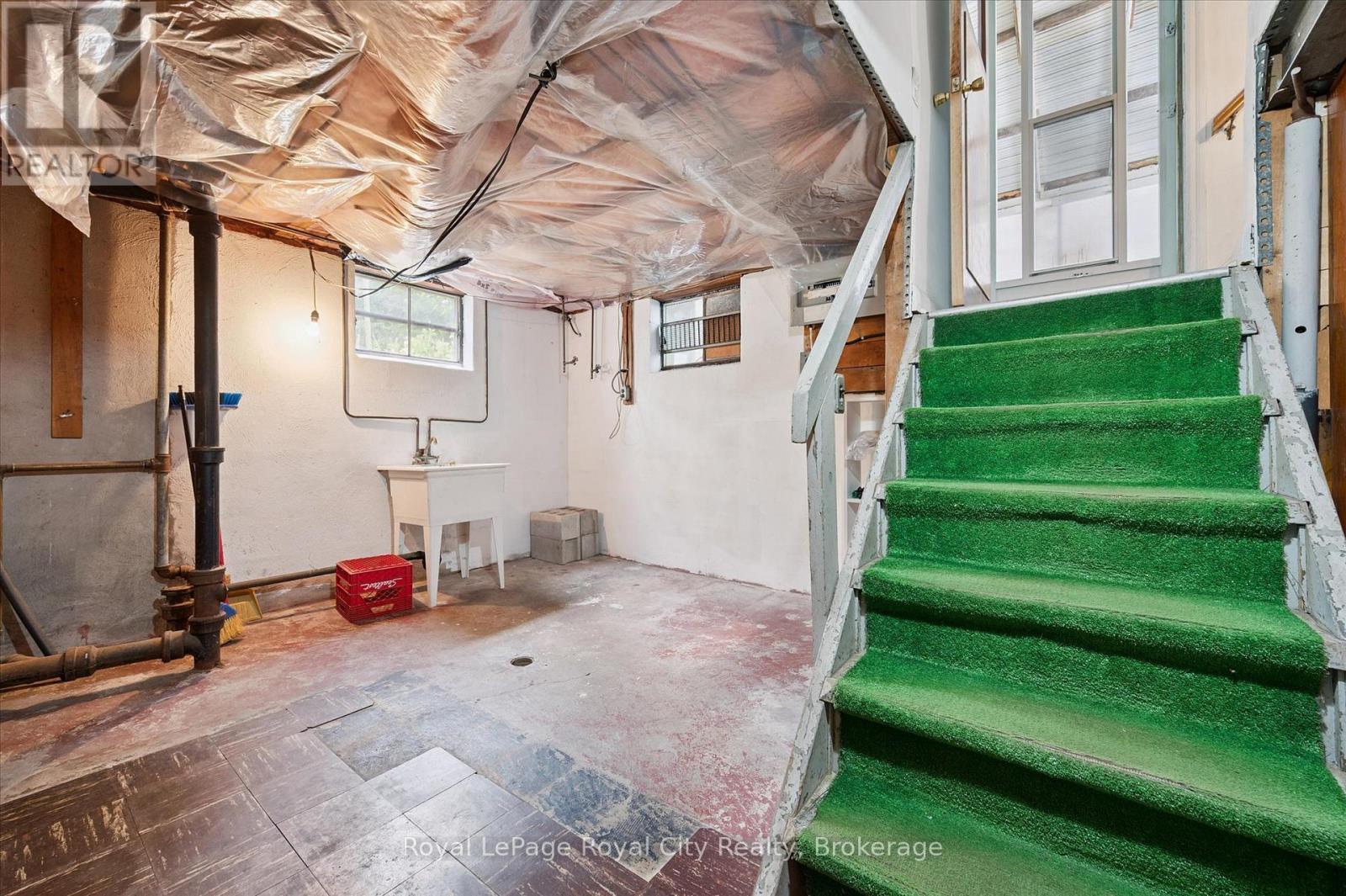 












193 EDINBURGH ROAD S

,
Guelph (Dovercliffe Park/Old University),




Ontario
N1G2H8

