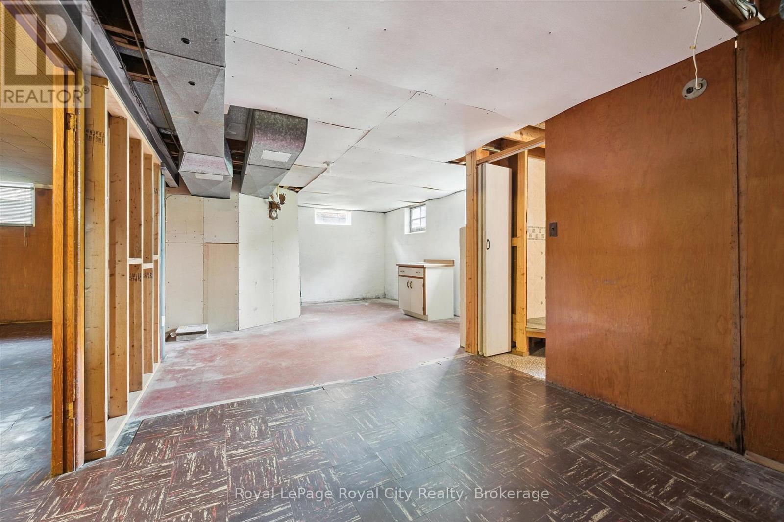 












193 EDINBURGH ROAD S

,
Guelph (Dovercliffe Park/Old University),




Ontario
N1G2H8

