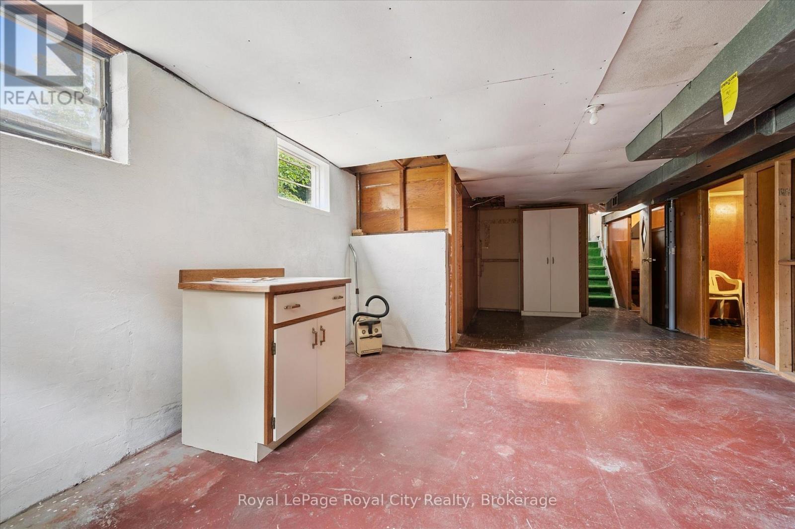 












193 EDINBURGH ROAD S

,
Guelph (Dovercliffe Park/Old University),




Ontario
N1G2H8

