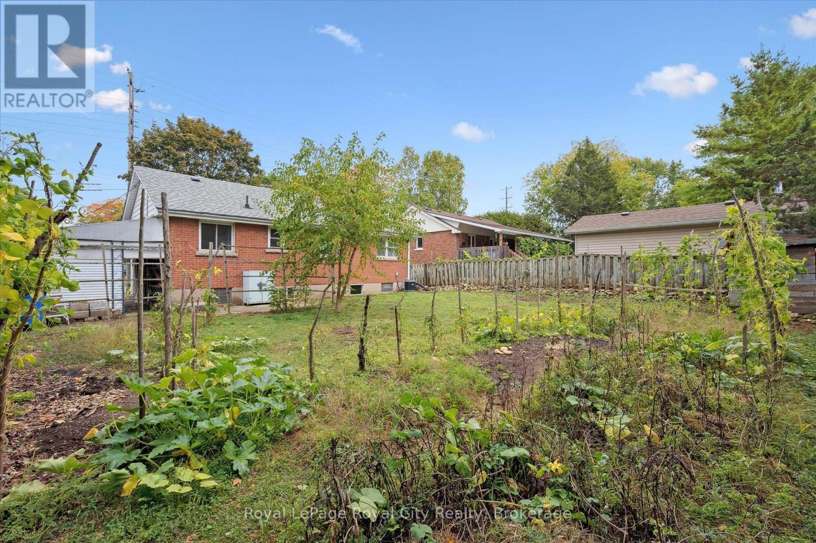 












193 EDINBURGH ROAD S

,
Guelph (Dovercliffe Park/Old University),




Ontario
N1G2H8

