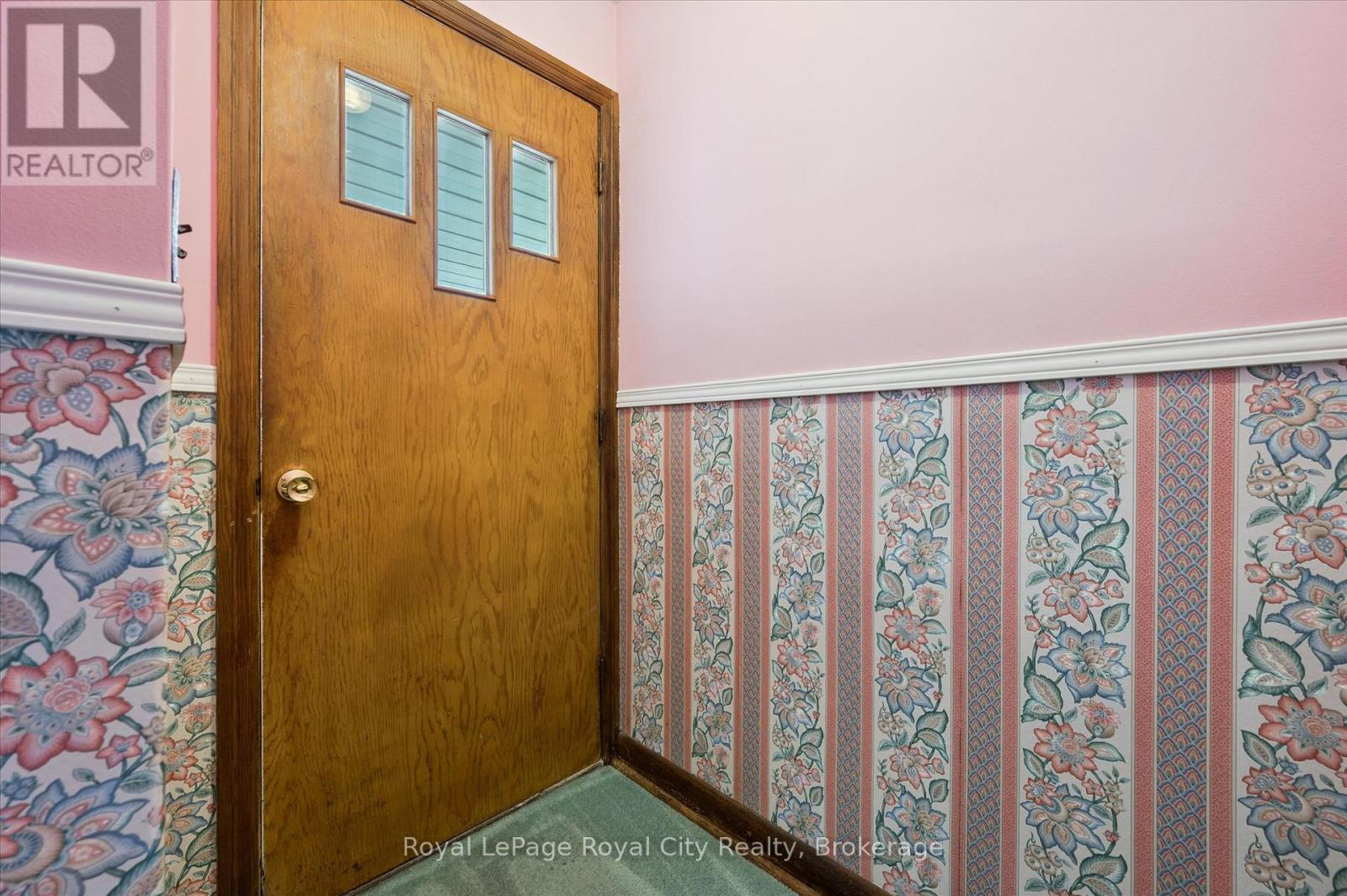 












193 EDINBURGH ROAD S

,
Guelph (Dovercliffe Park/Old University),




Ontario
N1G2H8

