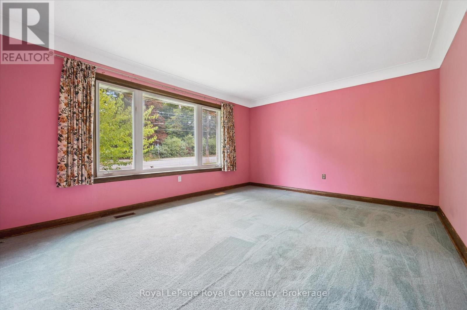 












193 EDINBURGH ROAD S

,
Guelph (Dovercliffe Park/Old University),




Ontario
N1G2H8

