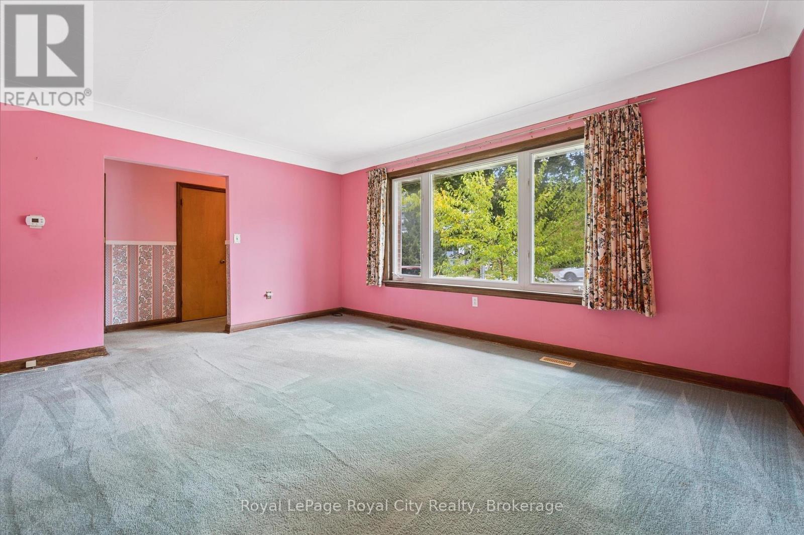 












193 EDINBURGH ROAD S

,
Guelph (Dovercliffe Park/Old University),




Ontario
N1G2H8

