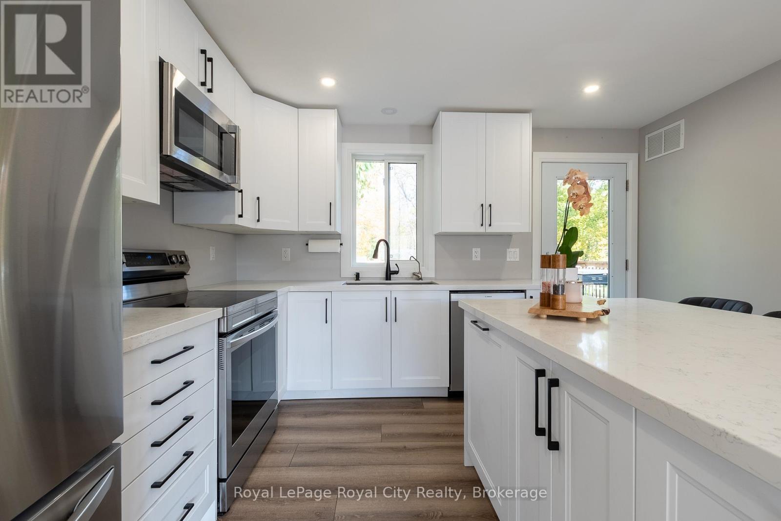 












3697 GEORGE JOHNSTON ROAD

,
Springwater,




Ontario
L4M4S4

