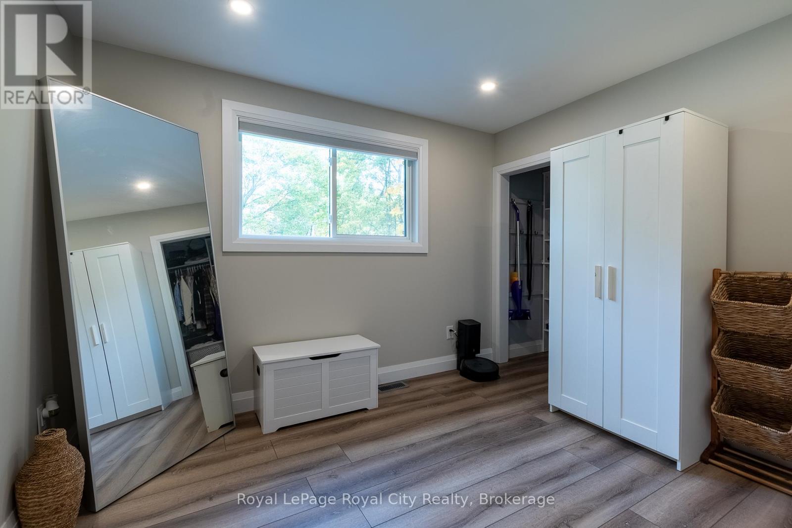 












3697 GEORGE JOHNSTON ROAD

,
Springwater,




Ontario
L4M4S4

