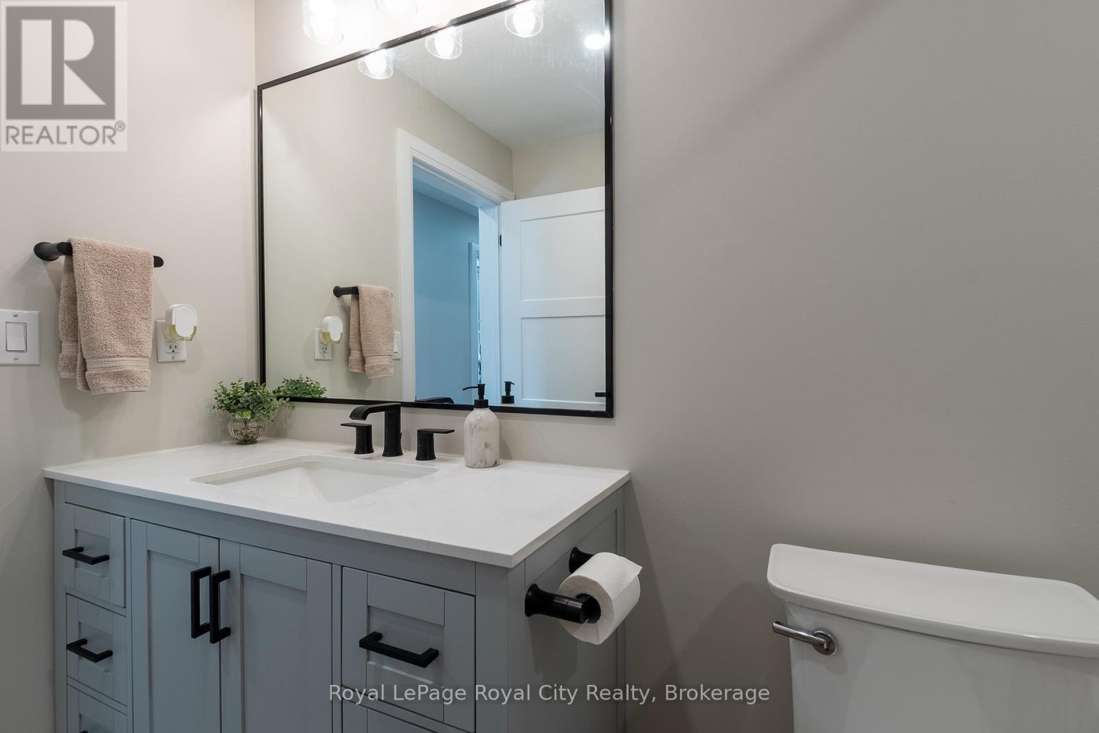 












3697 GEORGE JOHNSTON ROAD

,
Springwater,




Ontario
L4M4S4

