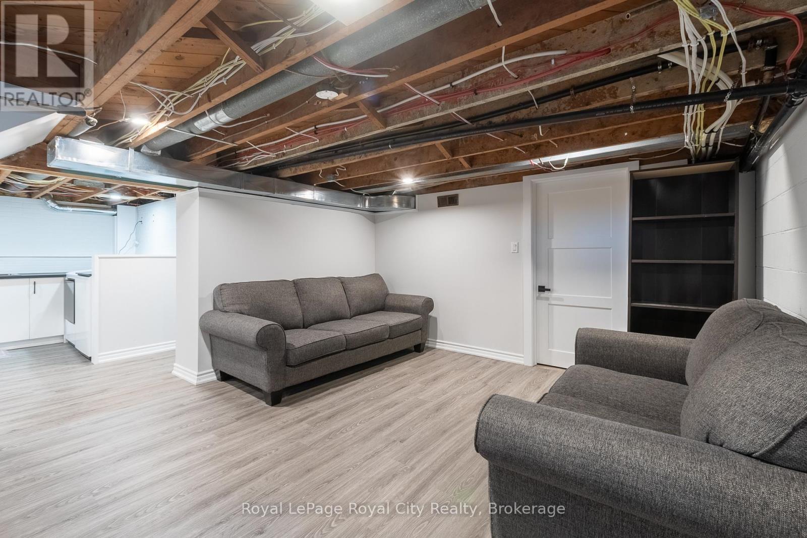 












3697 GEORGE JOHNSTON ROAD

,
Springwater,




Ontario
L4M4S4

