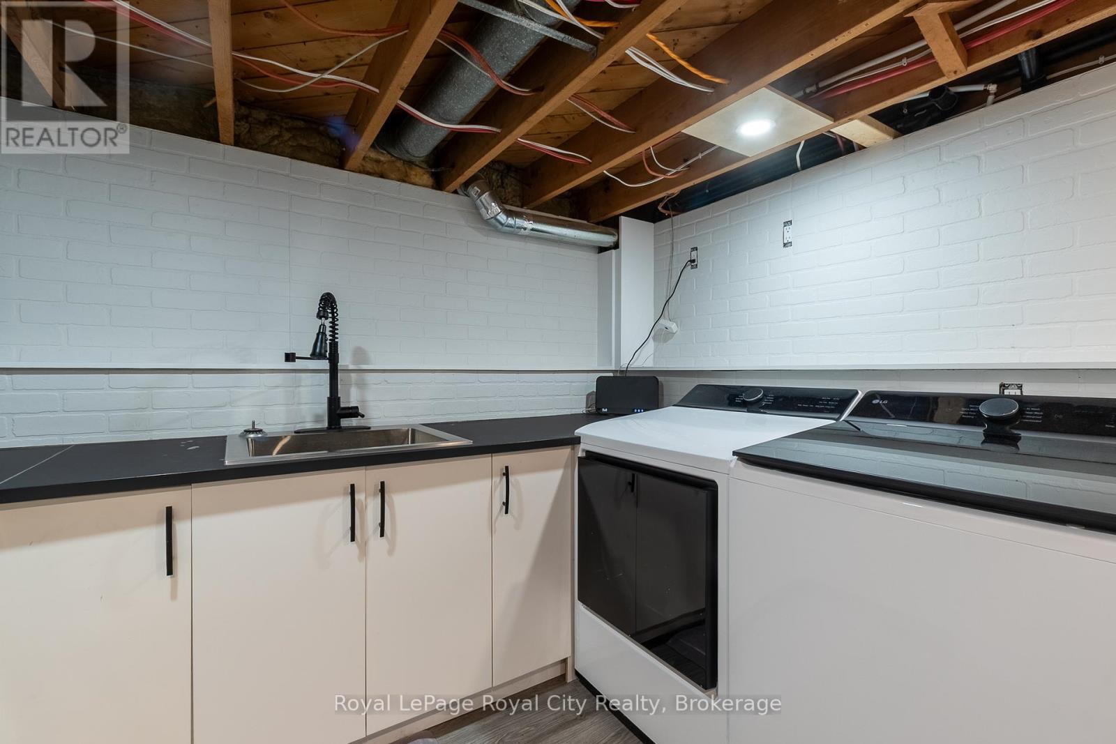 












3697 GEORGE JOHNSTON ROAD

,
Springwater,




Ontario
L4M4S4

