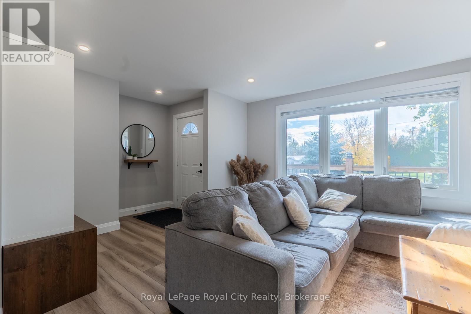 












3697 GEORGE JOHNSTON ROAD

,
Springwater,




Ontario
L4M4S4

