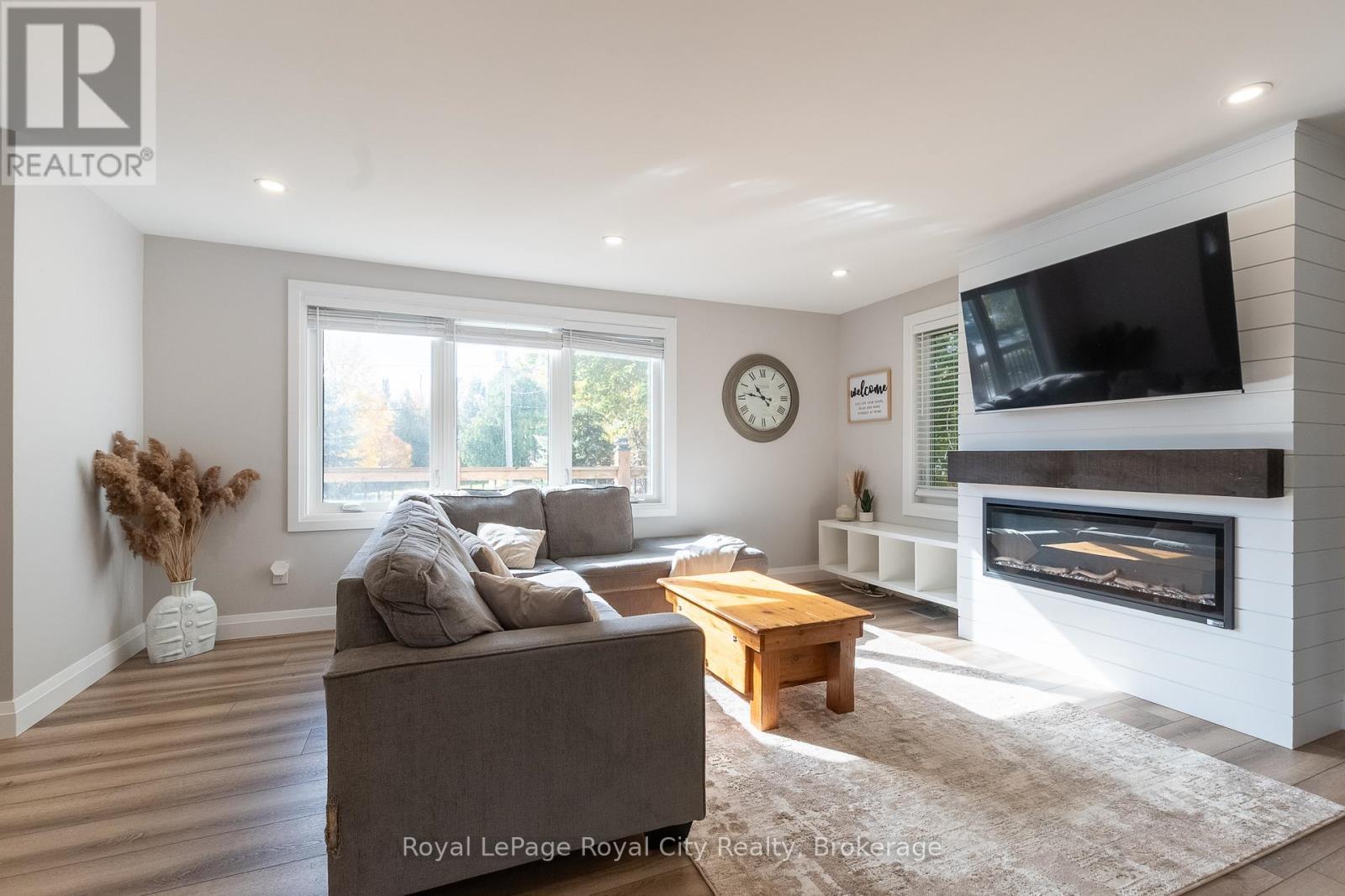 












3697 GEORGE JOHNSTON ROAD

,
Springwater,




Ontario
L4M4S4

