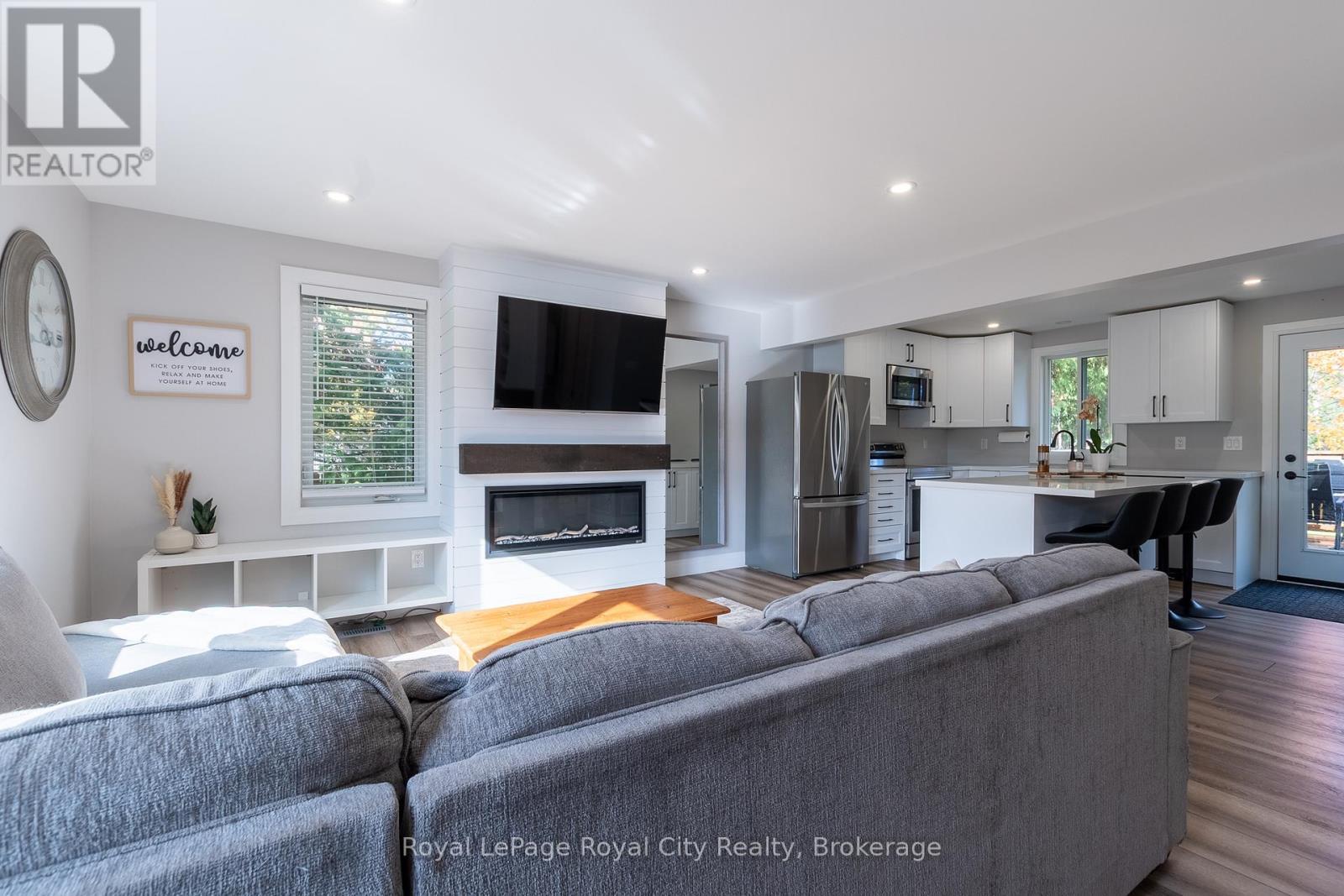 












3697 GEORGE JOHNSTON ROAD

,
Springwater,




Ontario
L4M4S4

