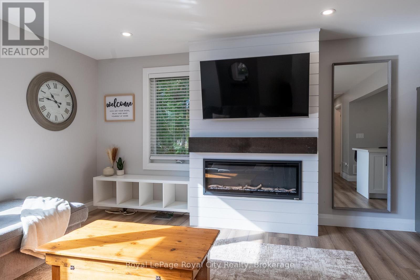 












3697 GEORGE JOHNSTON ROAD

,
Springwater,




Ontario
L4M4S4

