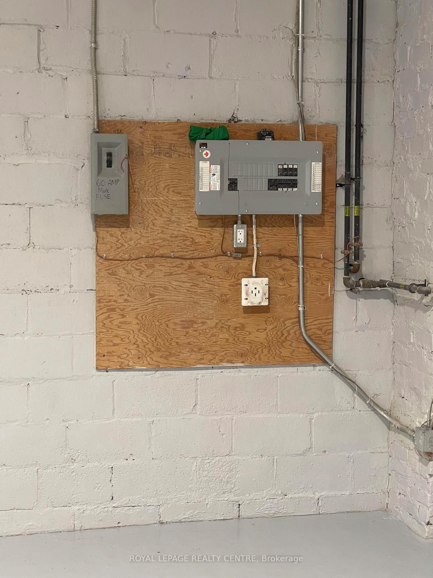 









1285


St Mary's

Avenue,
Mississauga,




ON
L5E 1H8

