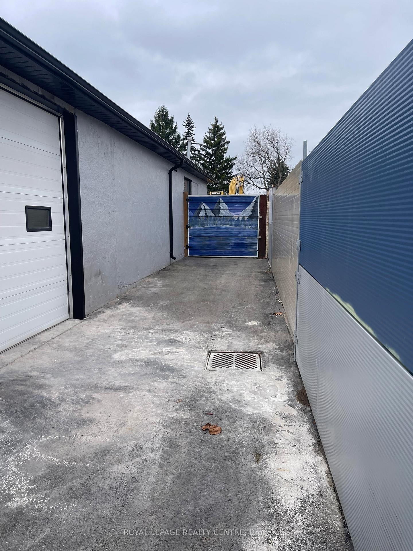 









1285


St Mary's

Avenue,
Mississauga,




ON
L5E 1H8

