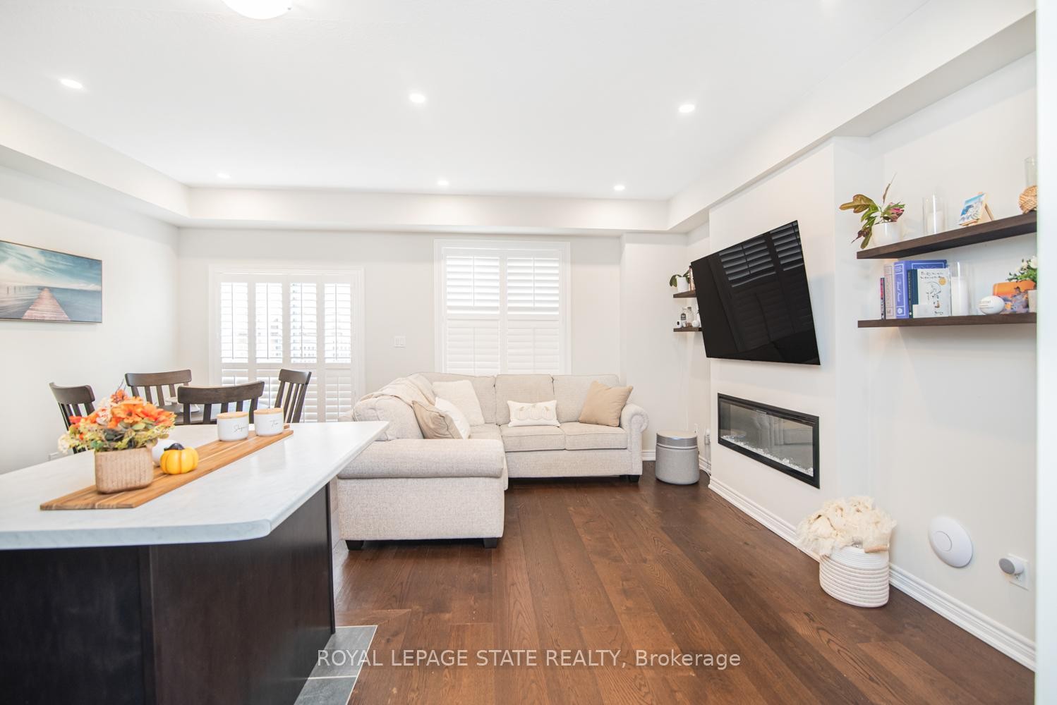 









8


Mia

Drive,
Hamilton,




ON
L9B 0K1

